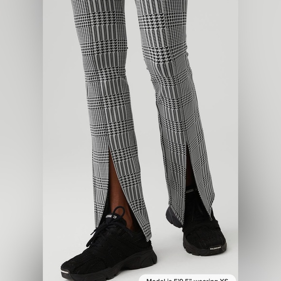 Alo Yoga Jacquard High-Waist Glenplaid Flutter Legging - Picture 3 of 9